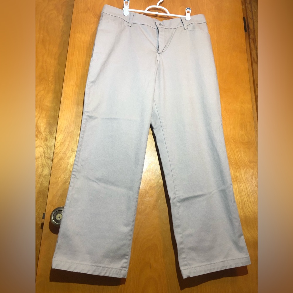 Woman’s Lee Relaxed Fit Light Khaki sz 16 Short Twill Pants #6